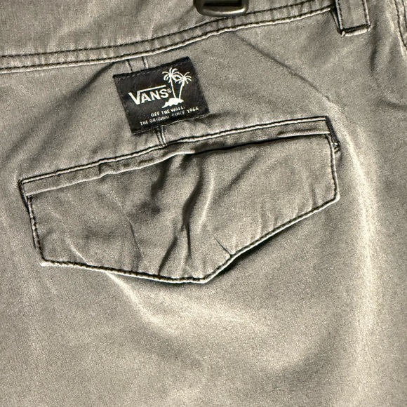 Vans Men's Charcoal Flat Front Shorts Waist Size 34 - Picture 3 of 9